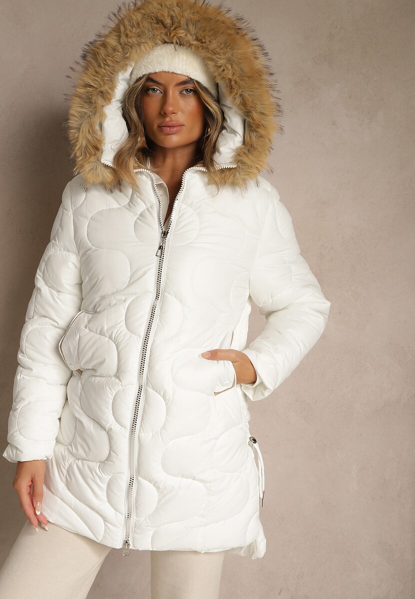 Biała Pikowana Kurtka z Kapturem z Futerkowym Zdobieniem Olinedia