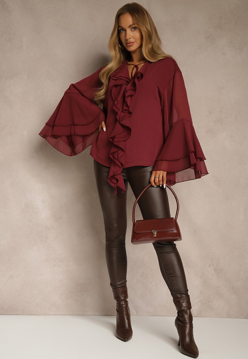 Bordowa Rustykalna Bluzka Zdobiona Falbankami i Wiązaniem przy Dekolcie Nerianna