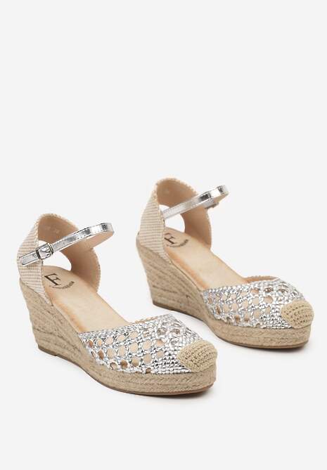 Srebrne Ażurowe Sandały na Koturnie z Jutowej Plecionki z Paskiem i Klamrą Osivelia