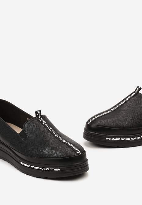 Czarne Półbuty na Niskiej Platformie z Napisem Rualla