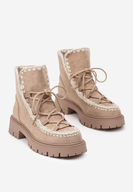 Ciemnobeżowe Botki z Ekozamszu z Dodatkowym Kompletem Sznurówek Zdobione Haftem Noledi