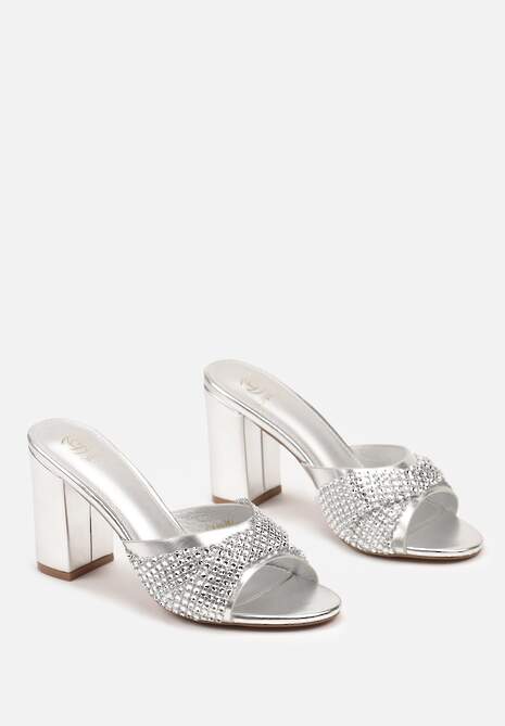Srebrne Klapki na Wysokim Słupku Ozdobione Cyrkoniami Dimesha