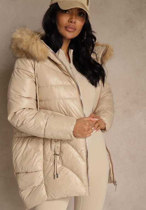 Beżowa Trapezowa Kurtka z Pikowanymi Przeszyciami i Kapturem z Odpinanym Futrem Deoiala