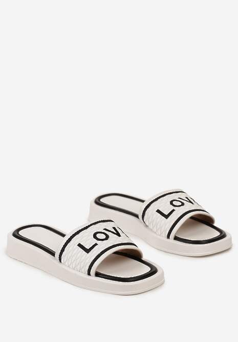 Białe Klapki z Ozdobnym Napisem na Cholewce i Noskiem w Kwadrat Optizoria