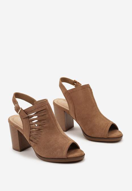Ciemnobeżowe Sandały Peep Toe na Słupku z Ozdobnymi Wycięciami i Sprzączką Riavia