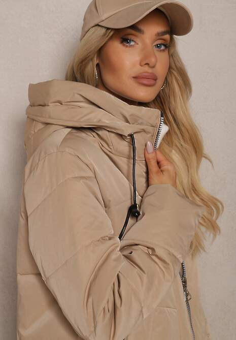Ciemnobeżowa Kurtka z Pikowaniem o Prostym Fasonie z Kapturem Kieszeniami i Ozdobnym Suwakiem Mirimae