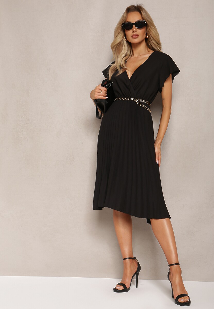 Biała Midi Sukienka o Rozkloszowanym Fasonie z Kopertowym Dekoltem i Plisami Axanntia