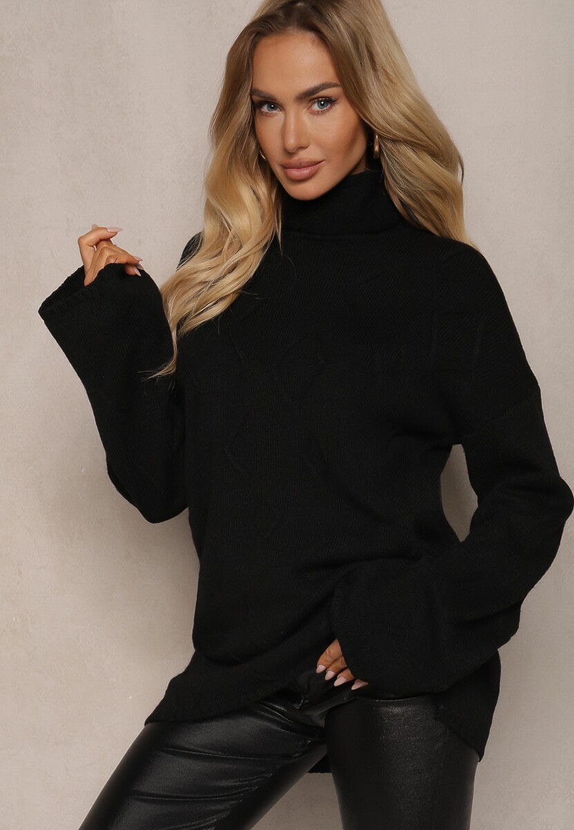 Czarny Golf o Wydłużonym Kroju w Romby Hennsa