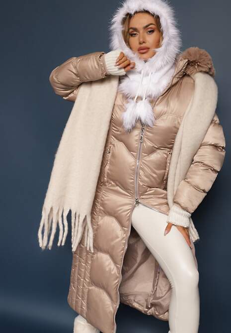 Beżowa Kurtka Płaszcz z Ozdobnym Pikowaniem z Kapturem z Futerkiem i Marszczeniami Larian