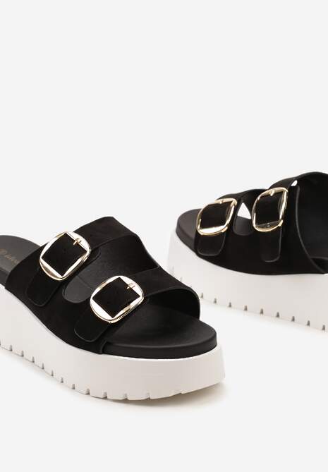 Czarne Klapki z Dwiema Sprzączkami na Koturnie i Niskiej Platformie Nrisa