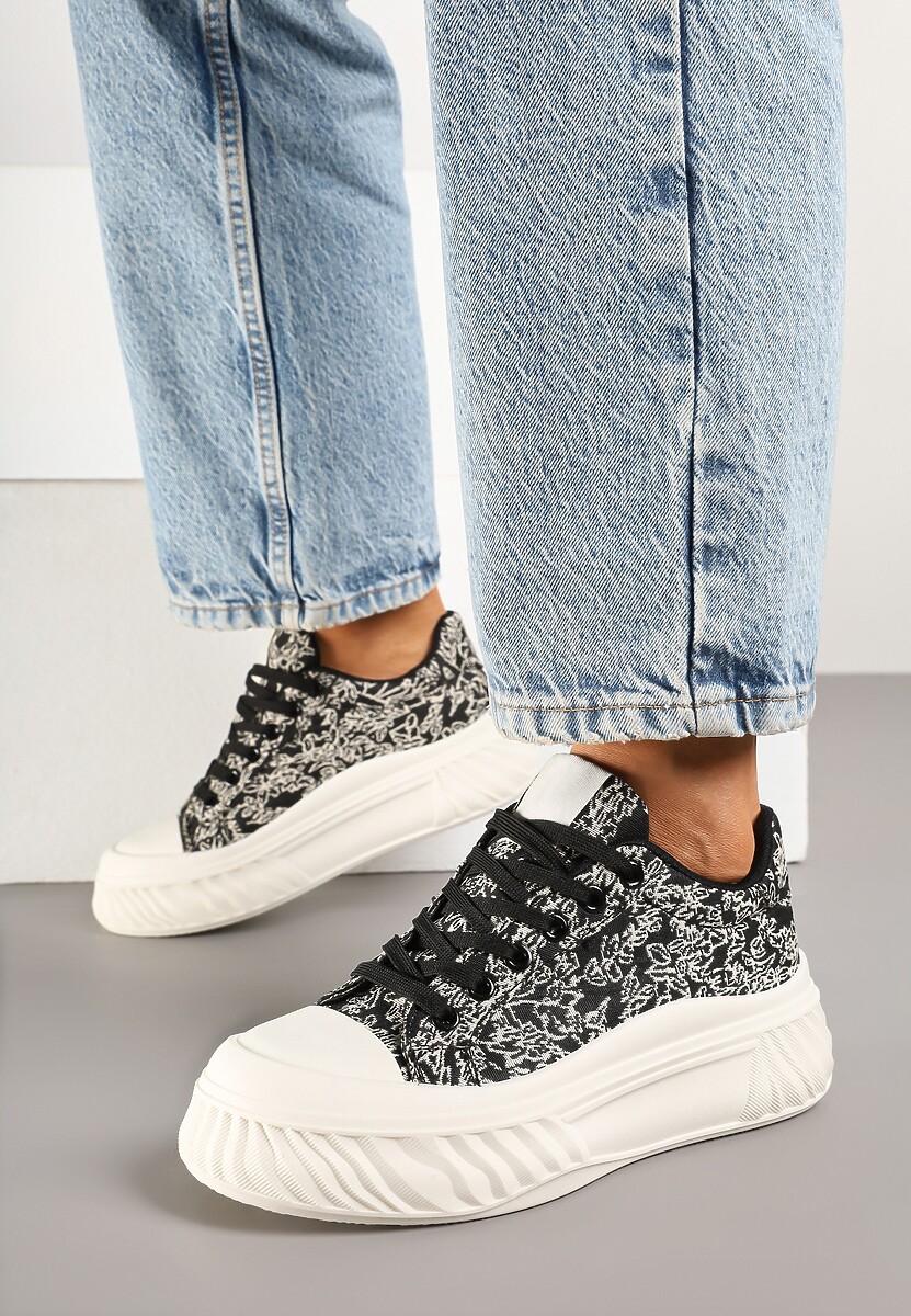 Czarne Trampki na Platformie z Tłoczeniem Ozdobione Abstrakcyjnym Wzorem Desanovia