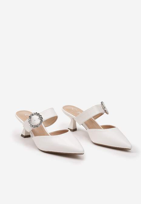 Białe Klapki na Niskim Obcasie w Stylu Kaczuszki z Klamrą z Cyrkoniami Yukilla