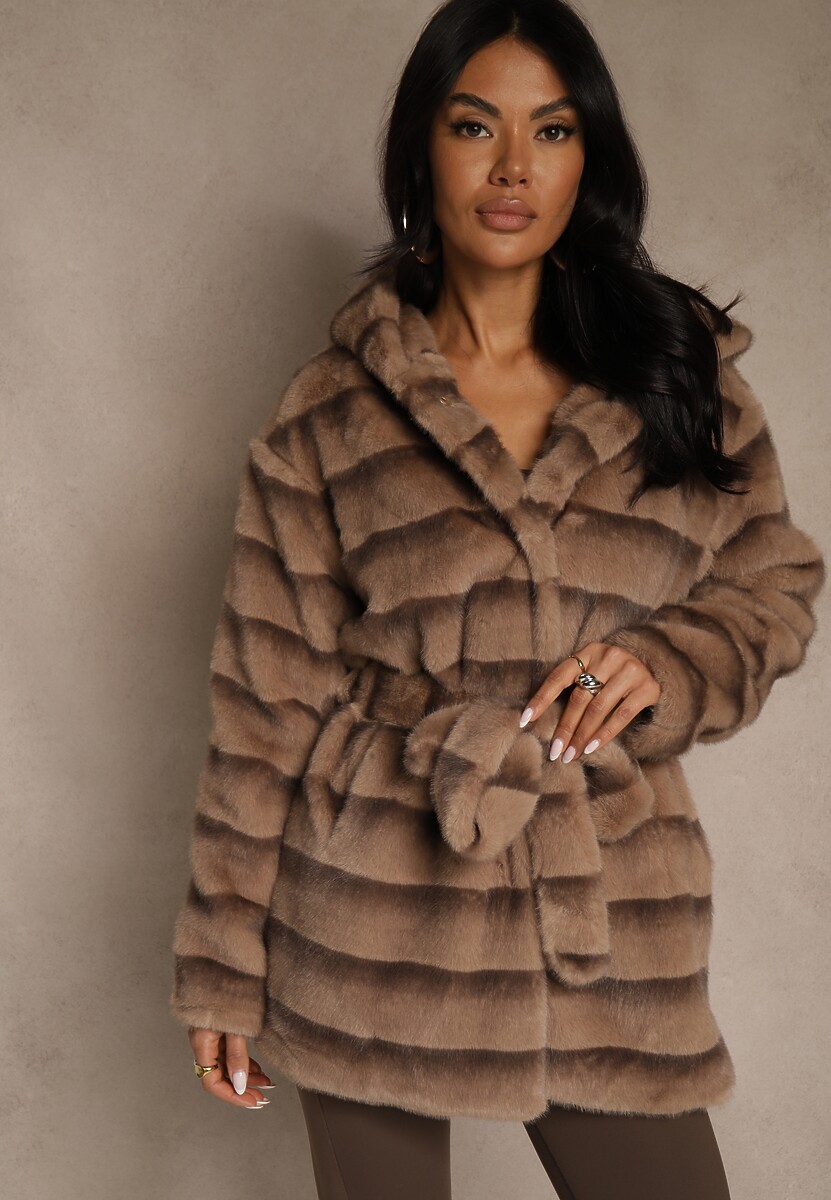 Brązowa Kurtka Futrzana z Nieodpinanym Kapturem Ozdobiona Paskiem Zetelia
