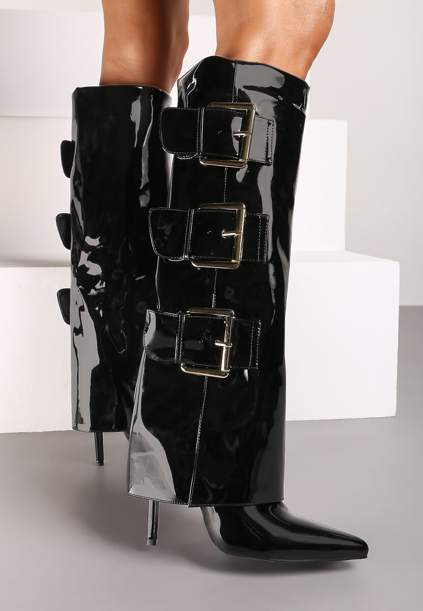 Czarne Kozaki Bikery Lakierowane na Szpilce Ozdobione Klamrami i Wywiniętą Cholewką Cretira