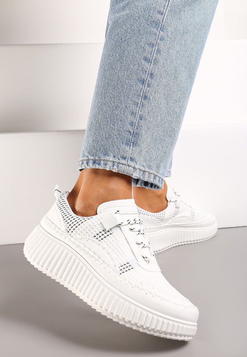 Białe Casualowe Sneakersy z Wiązaniem na Wzorzystej Grubej Podeszwie Aniata