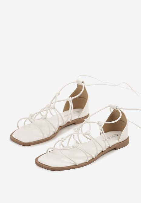 Białe Sandały Rzymianki Ozdobione Rzemykiem Nilumea