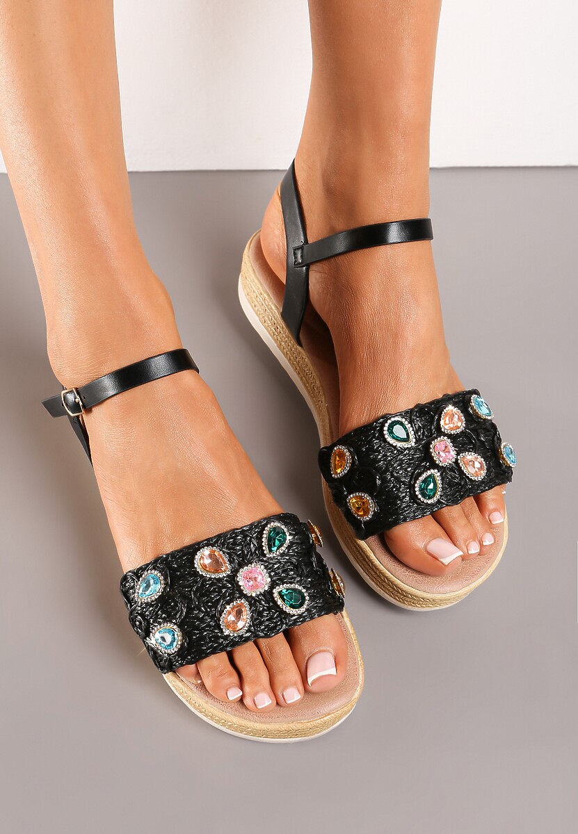 Czarne Sandały na Płaskiej Plecionej Podeszwie z Rafii Zapinane na Sprzączkę z Cyrkoniami Vesima