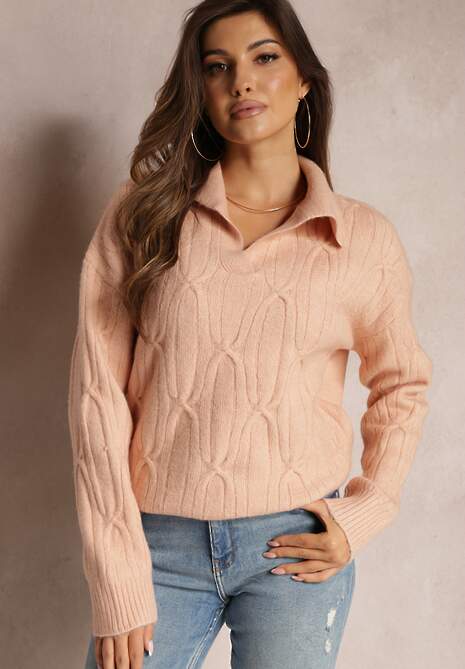 Jasnoóżowy Sweter z Dekoltem w Serek i Ozdobnym Splotem Travissa