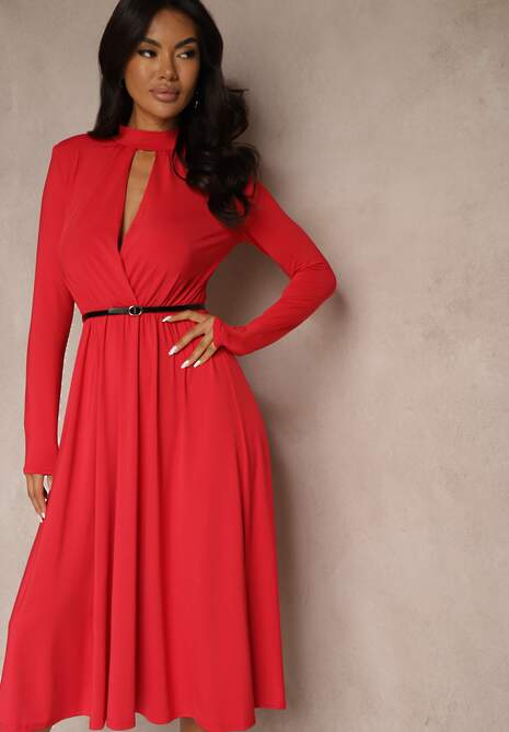 Czerwona Taliowana Sukienka z Usztywnionymi Ramionami Ozdobiona Wycięciem Arfedi