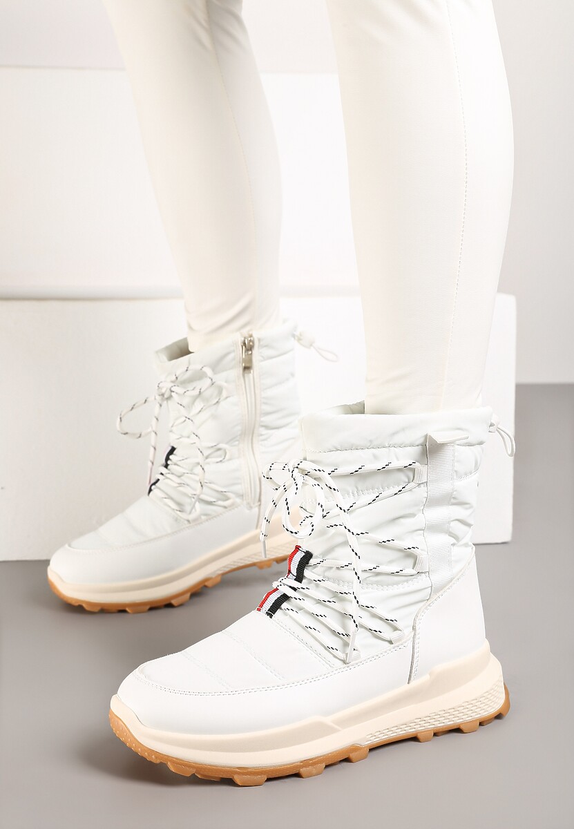 Białe Śniegowce na Niskiej Platformie z Ozdobnie Sznurowaną Cholewką Zinneitha