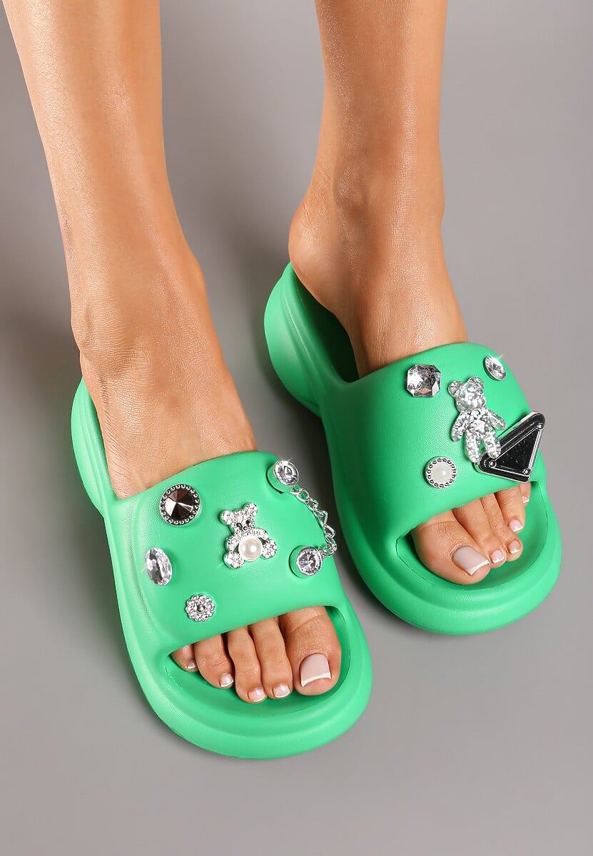 Zielone Płaskie Klapki z Lekkiej Pianki na Grubej Podeszwie z Ozdobnymi Aplikacjami Cisa