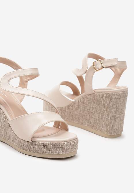 Jasnobeżowe Sandały z Ekoskóry na Koturnie Zapinane na Sprzączkę Moanis