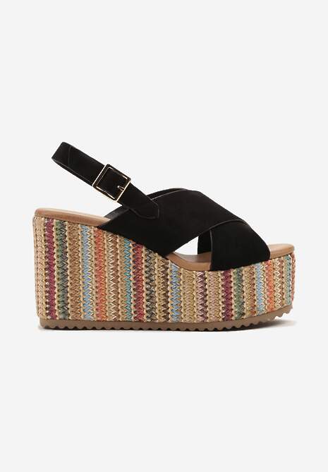 Czarne Sandały na Koturnie Ozdobionym Plecionką Meradrela
