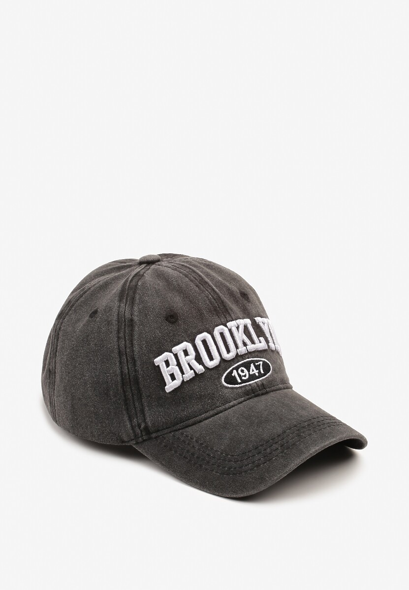 Beżowa Czapka z Daszkiem z Bawełny Ozdobiona Napisem Voceana