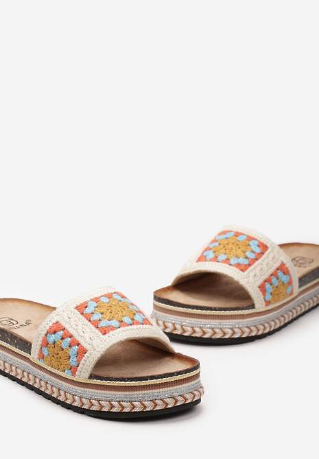 Beżowe Klapki Ozdobione Metaliczną Nitką na Platformie Vabia