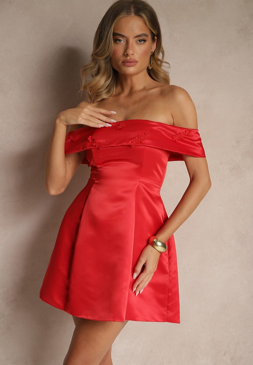 Czerwona Sukienka Hiszpanka Vices z Satyny Zdobiona Aplikacjami Fenilune