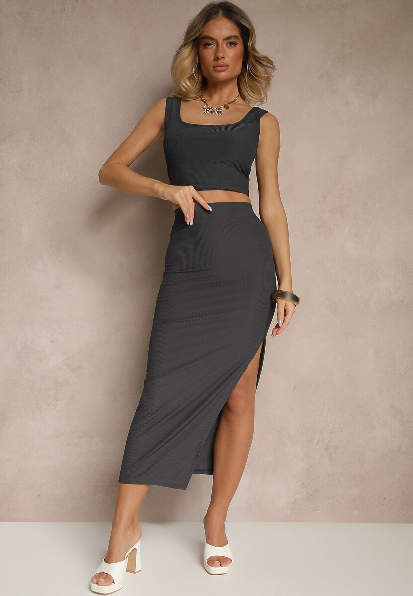 Szary Komplet Prążkowany z Topem na Szerokich Ramiączkach i Spódnicą z Rozcięciem na Boku Weola