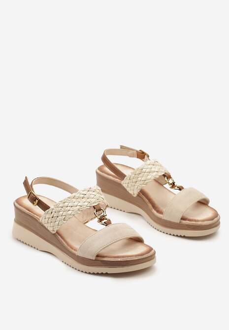Beżowe Sandały na Koturnie Ozdobione Plecionymi Paskami i Metalową Ozdobą Zapinane przy Kostce Moongreta