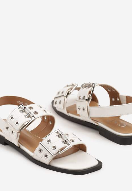 Białe Sandały Zdobione Nitami i Sprzączkami w Rockowym Stylu Desaniela