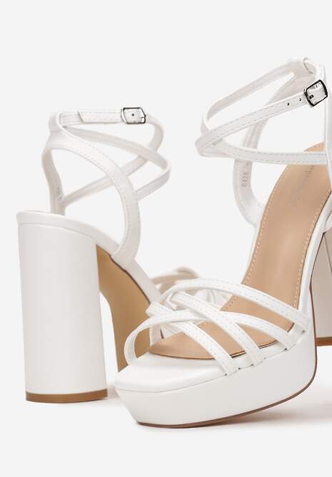 Białe Sandały na Wysokim Słupku z Platformą i Skośnymi Paseczkami Camma