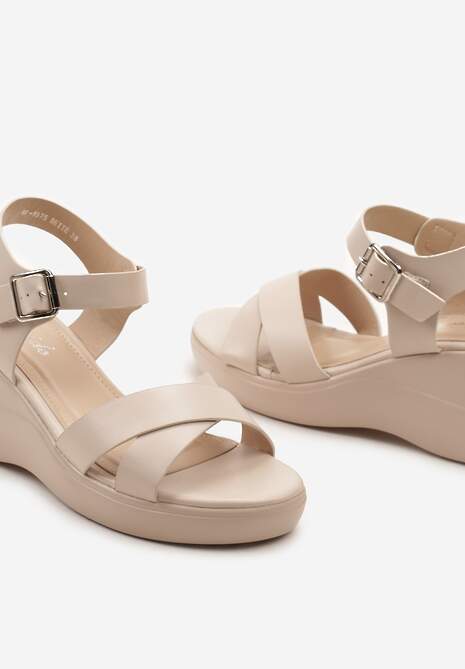 Beżowe Sandały z Ekoskóry na Koturnie z Zapięciem przy Kostce Triabelle