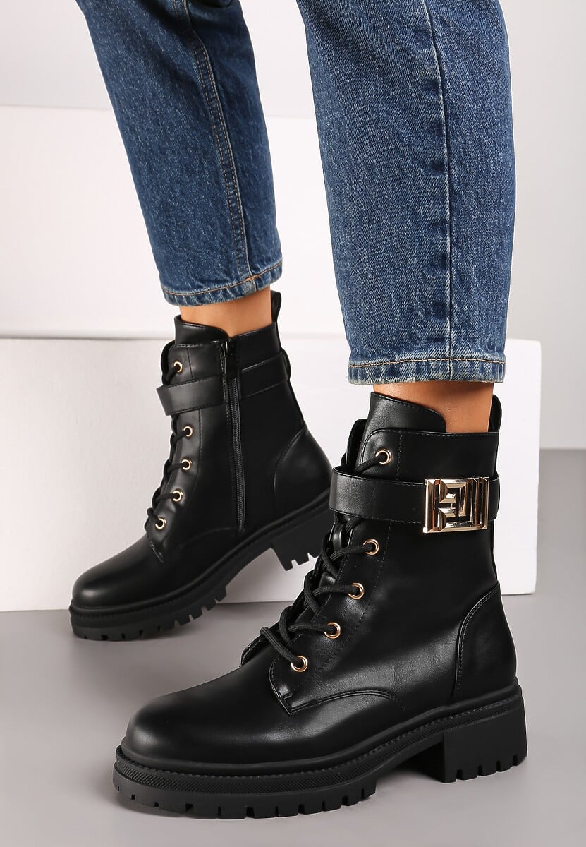 Czarne Botki Workery na Płaskiej Podeszwie Ozdobione Paskiem z Klamrą Betida