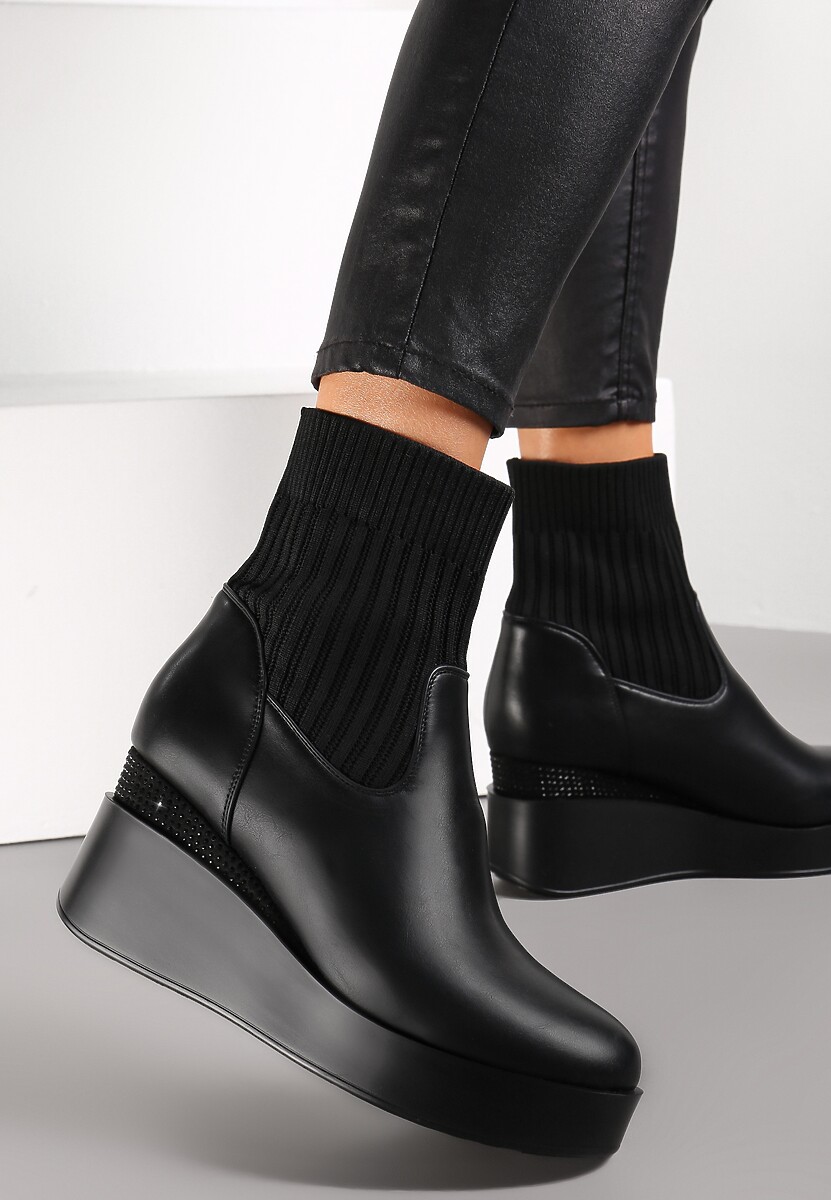 Czarne Botki z Elastyczną Cholewką na Koturnie Sesezi