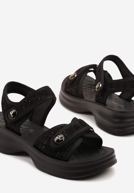 Czarne Sandały na Tłoczonej Platformie z Tweedową Cholewką Odelea