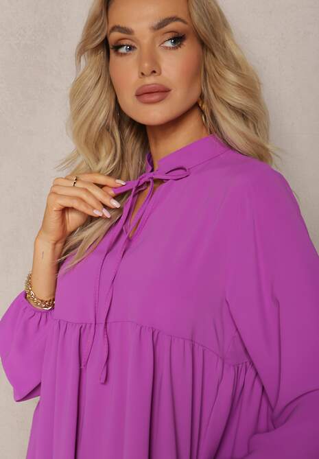 Fioletowa Sukienka o Rozkloszowanym Fasonie z Falbanką i Okrągłym Dekoltem Vasaia