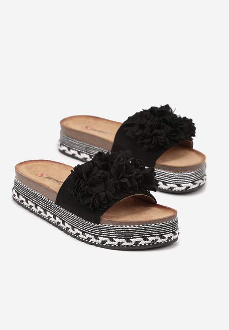 Czarne Klapki na Podeszwie z Plecionki Zdobione Kwiatową Aplikacją Zaritea