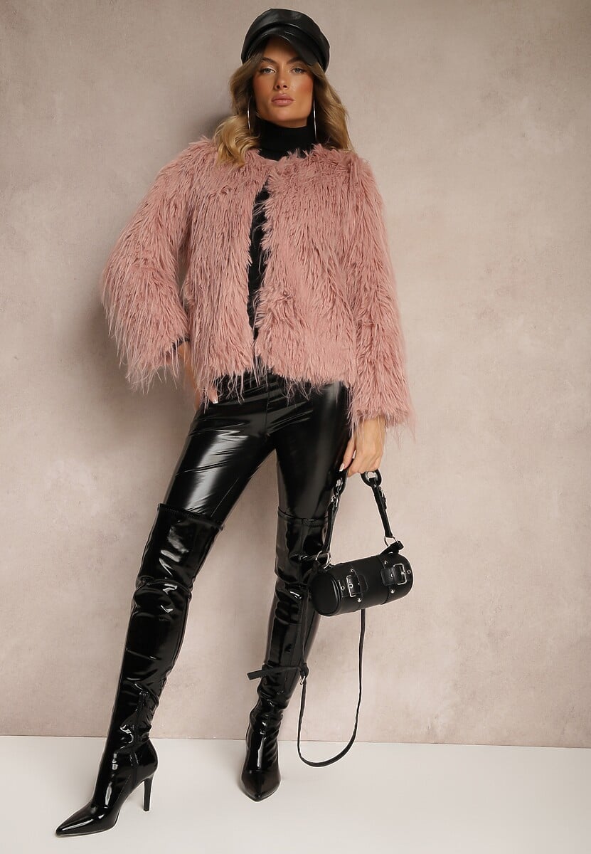 Różowa Futerkowa Kurtka o Prostym Kroju z Zapięciem na Haftki Sialithiel