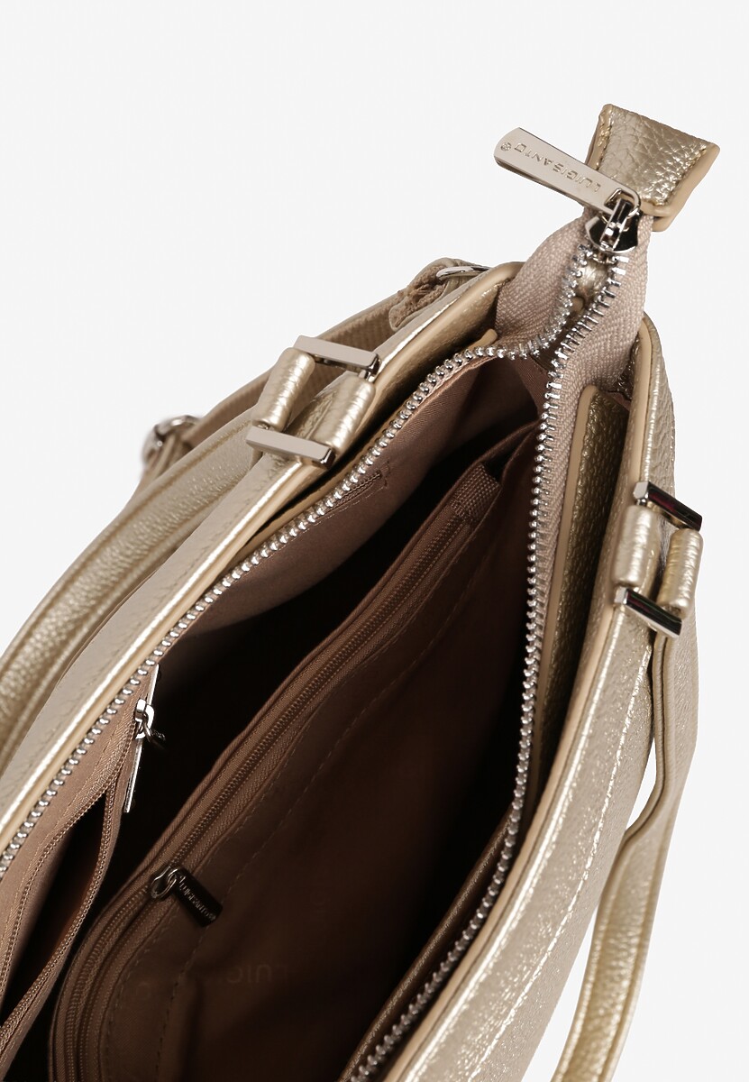 Złota Torebka Ozdobiona Metalicznym Napisem Nilomena