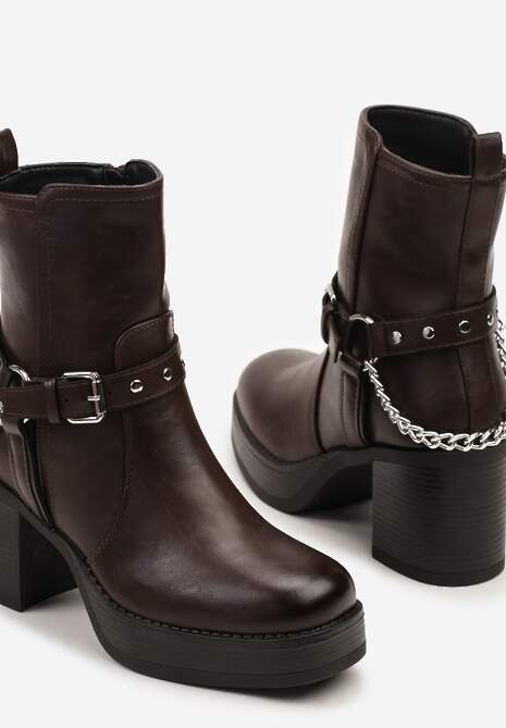 Brązowe Botki na Słupkowym Obcasie Zdobione Paskiem ze Sprzączką i Łańcuszkiem Ilvisse