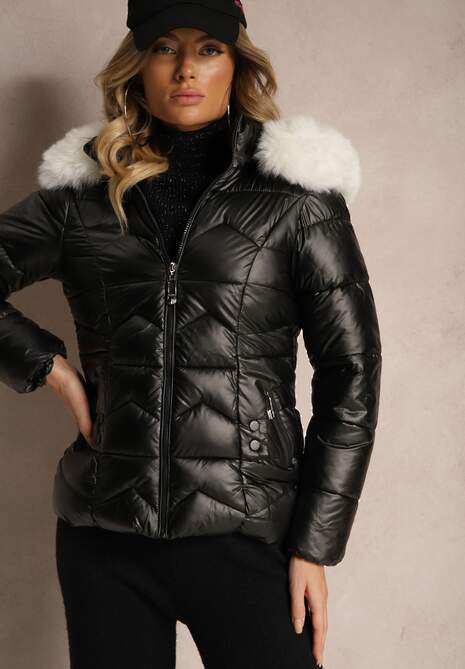 Czarna Pikowana Kurtka z Metalicznym Połyskiem i Odpinanym Kapturem z Futerkiem Ravithae