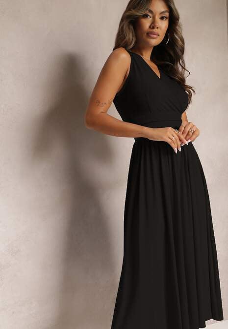 Czarna Sukienka z Kopertowym Dekoltem i Plisowanym Dołem Anamarie