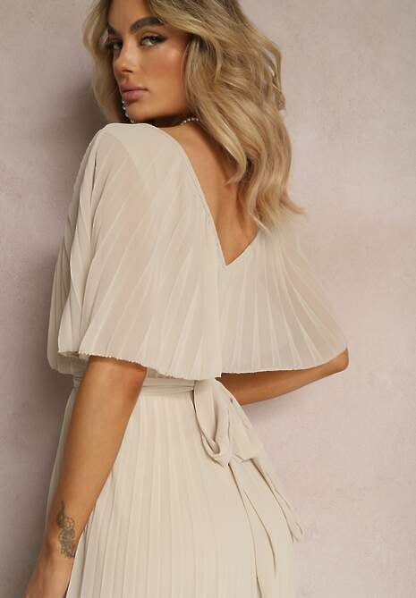 Beżowa Plisowana Sukienka z Gumką w Pasie z Falbaną Przy Dekolcie Drenia