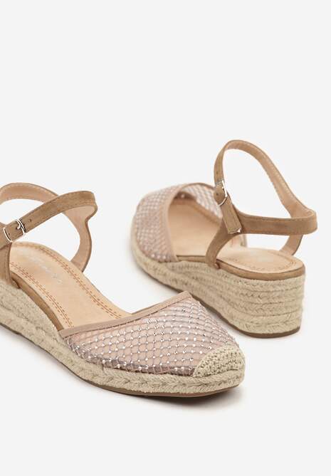 Ciemnobeżowe Sandały na Koturnie z Siateczkową Cholewką i Cyrkoniami Nilarena