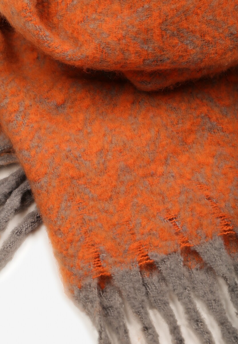 Pomarańczowy Szalik z Ozdobnym Splotem i Frędzlami Carllame