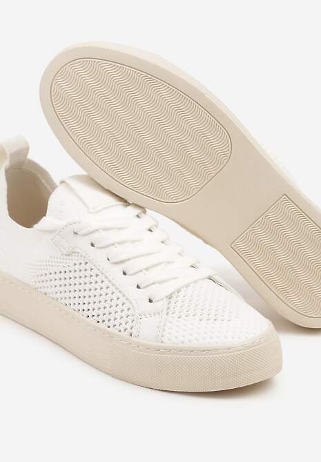Białe Siateczkowe Sneakersy Ozdobione Metaliczną Nicią Nimiarene