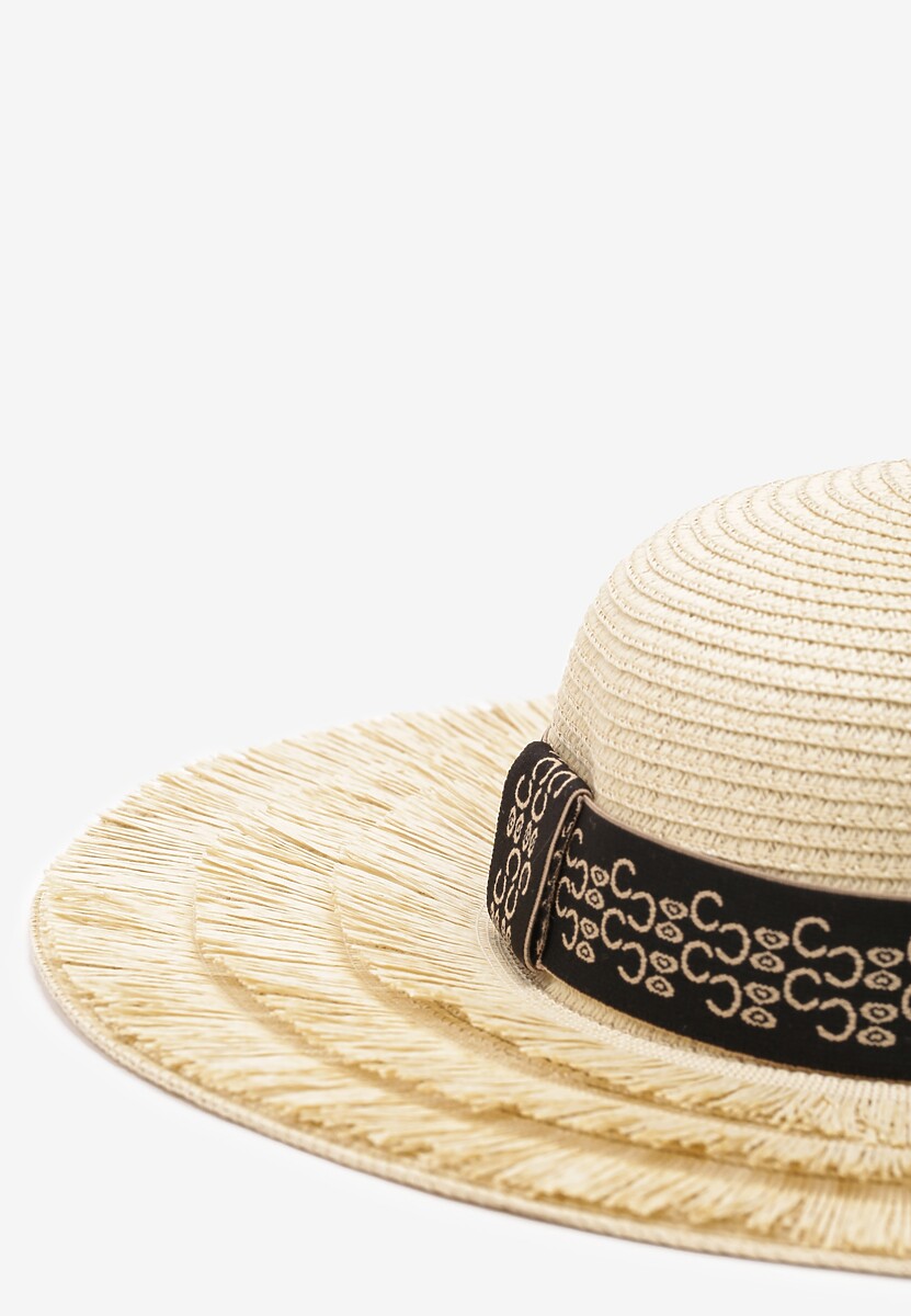 Jasnobeżowy Kapelusz z Postrzępieniem Ozdobiony Materiałową Taśmą Liaara